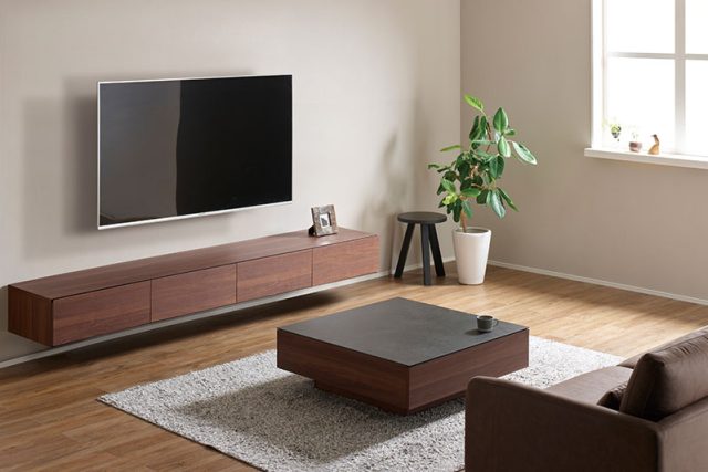 心地よい暮らしを彩る「ウォールナット色」のテレビボード～【後編】組み合わせと色の違いでぴったりを見つける