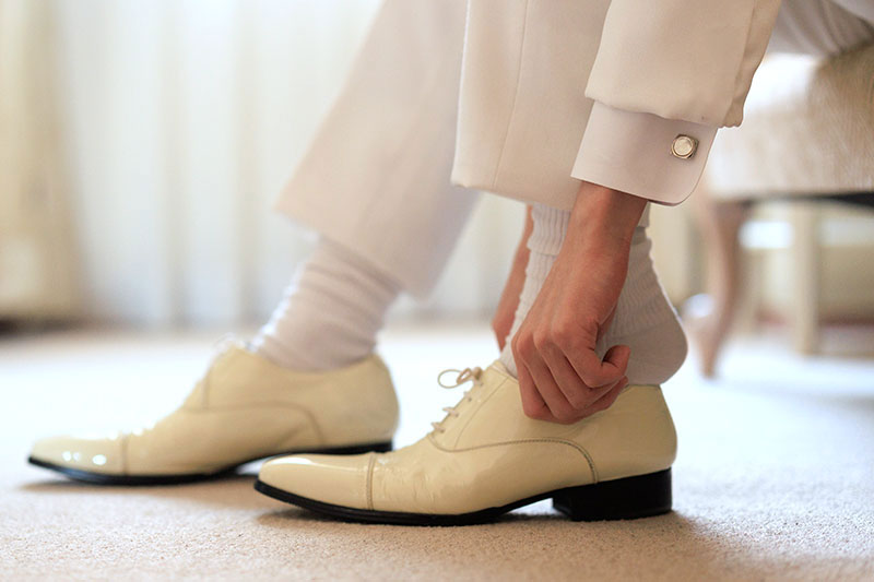 玄関ベンチがあると靴の脱ぎ履きがラク